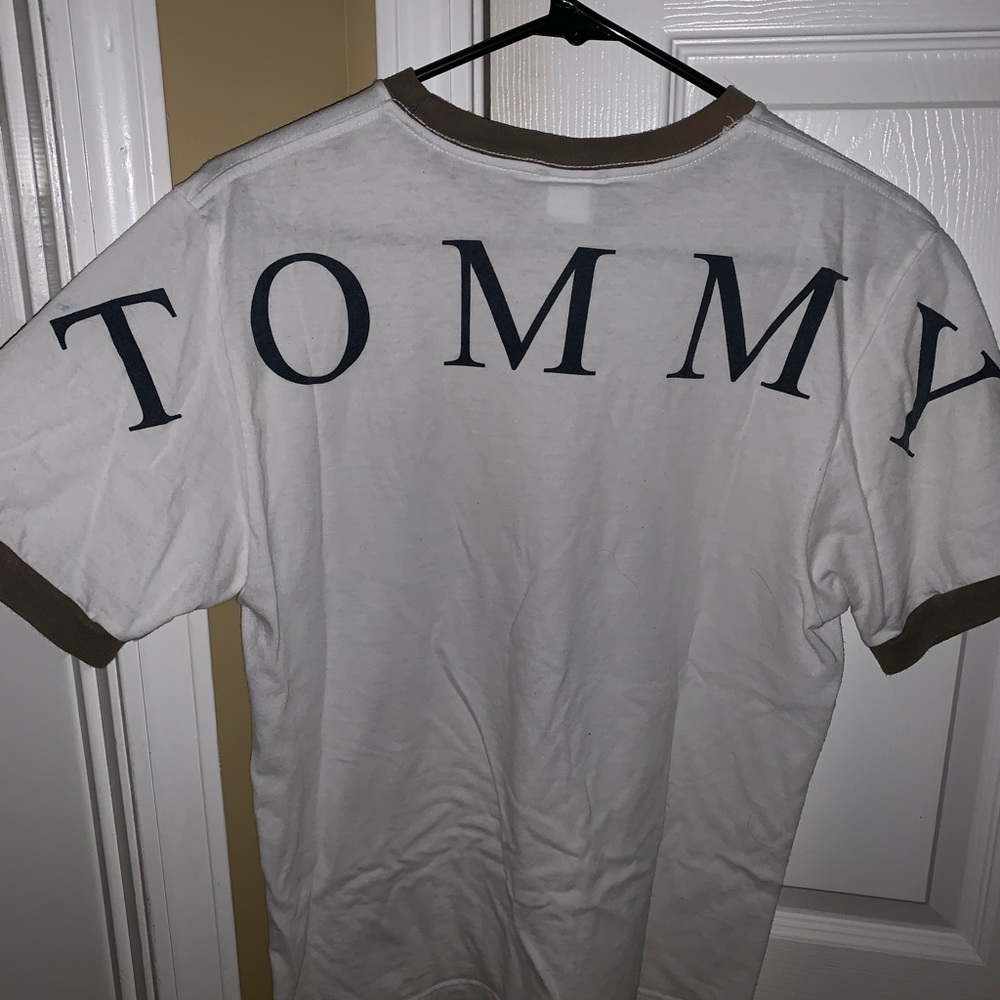 Vintage Tommy Hilfiger T-shirt Size MEDIUM.